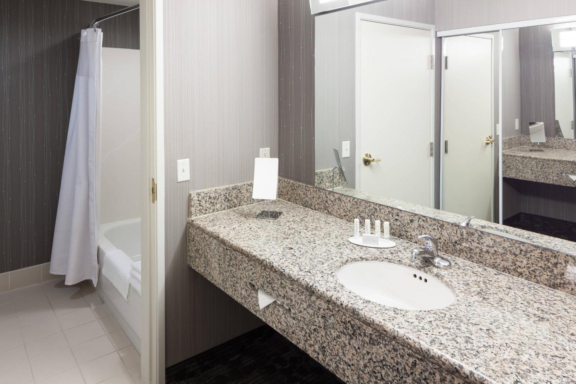 Courtyard Los Angeles Burbank Airport Экстерьер фото