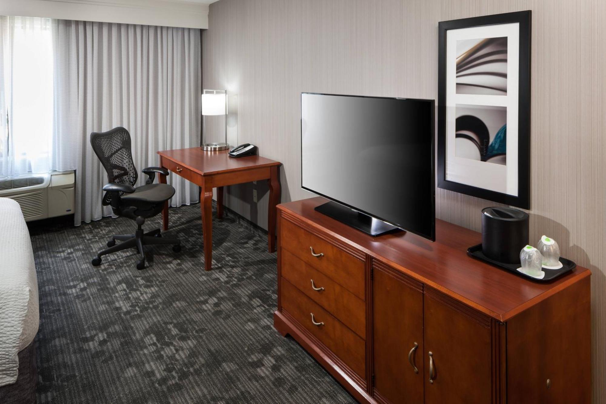 Courtyard Los Angeles Burbank Airport Экстерьер фото