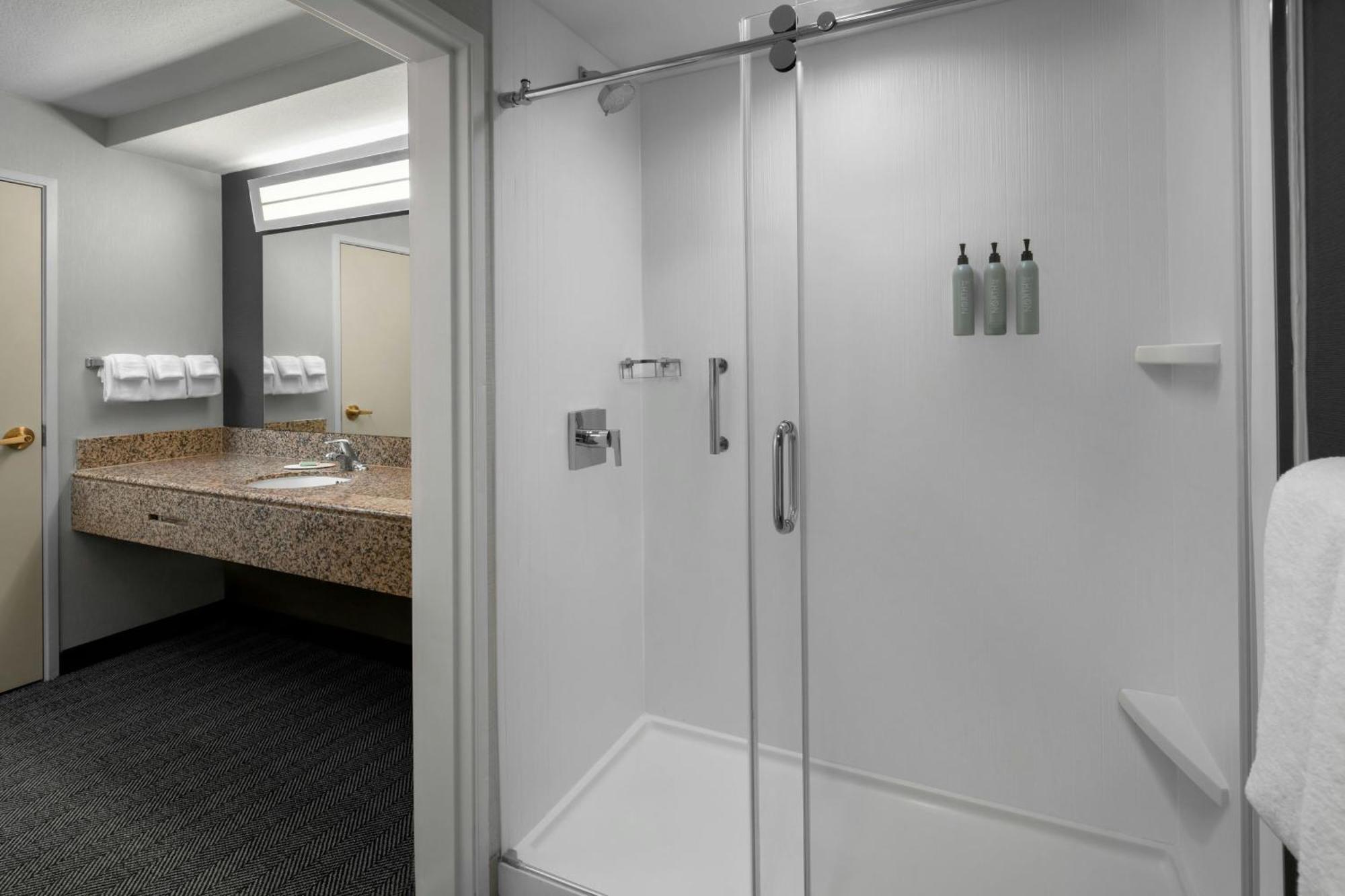 Courtyard Los Angeles Burbank Airport Экстерьер фото